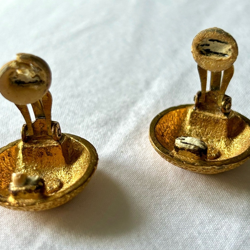 CHANEL Gold Textured Classic Clip On Earrings - Picture 7 of 9